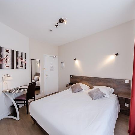 Logis Hotel - Le Petit Bellon Senlis  Bagian luar foto