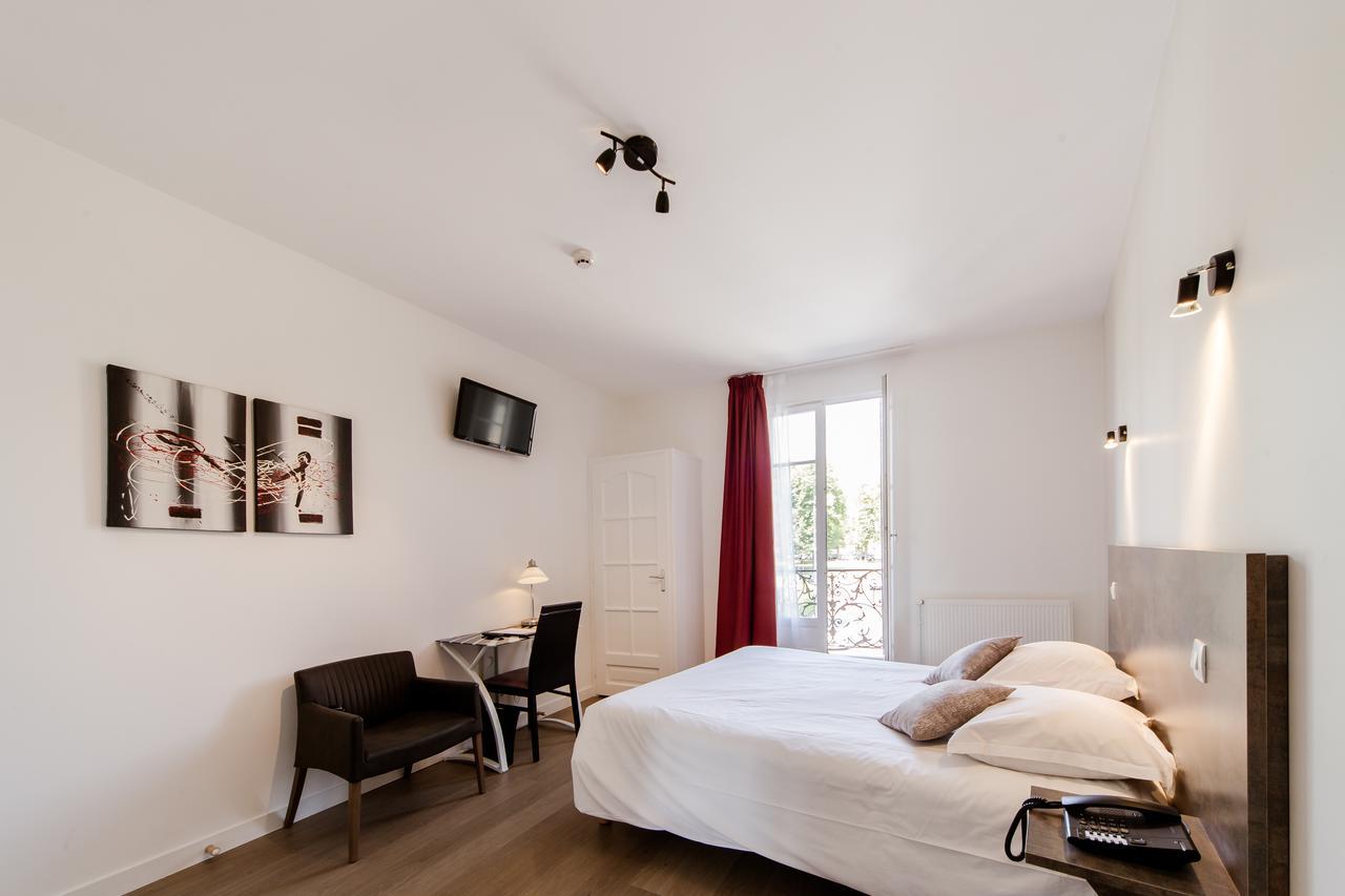 Logis Hotel - Le Petit Bellon Senlis  Bagian luar foto