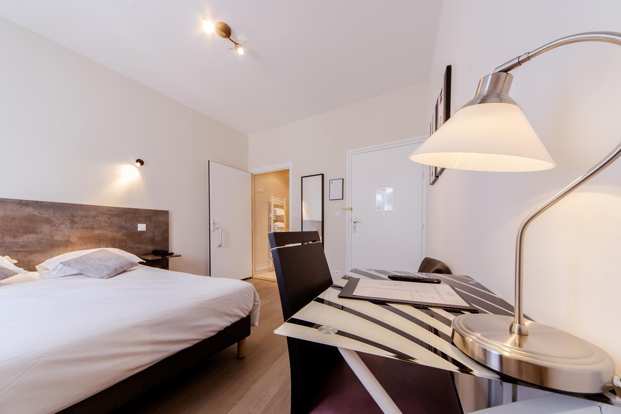 Logis Hotel - Le Petit Bellon Senlis  Bagian luar foto