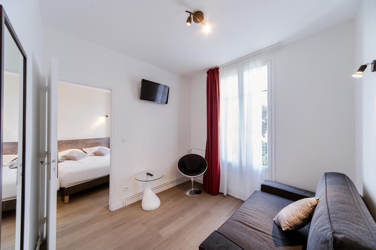 Logis Hotel - Le Petit Bellon Senlis  Bagian luar foto