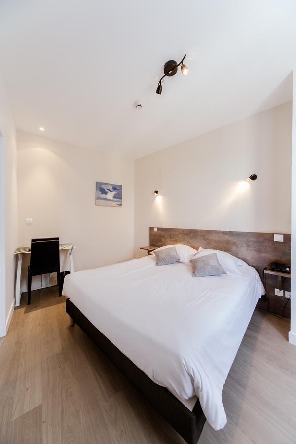 Logis Hotel - Le Petit Bellon Senlis  Bagian luar foto