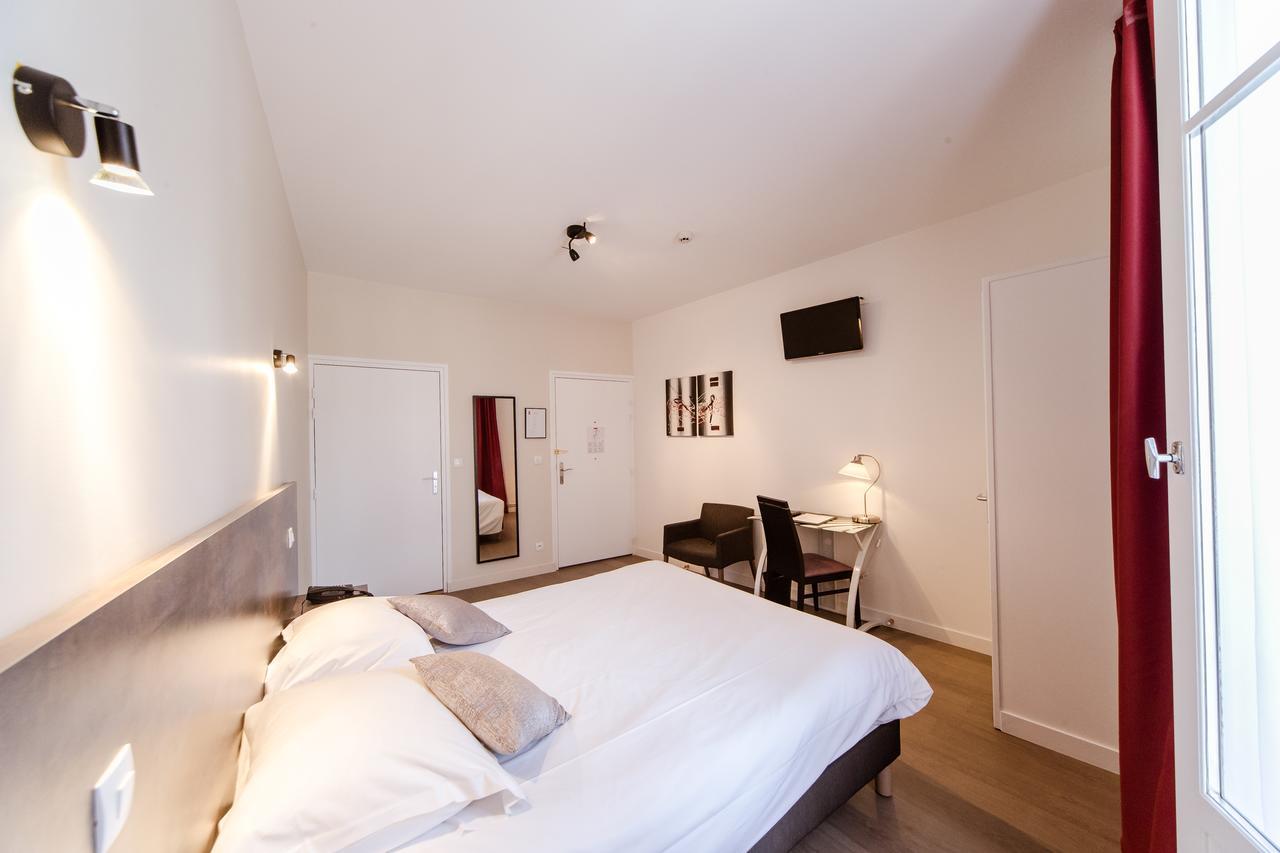 Logis Hotel - Le Petit Bellon Senlis  Bagian luar foto