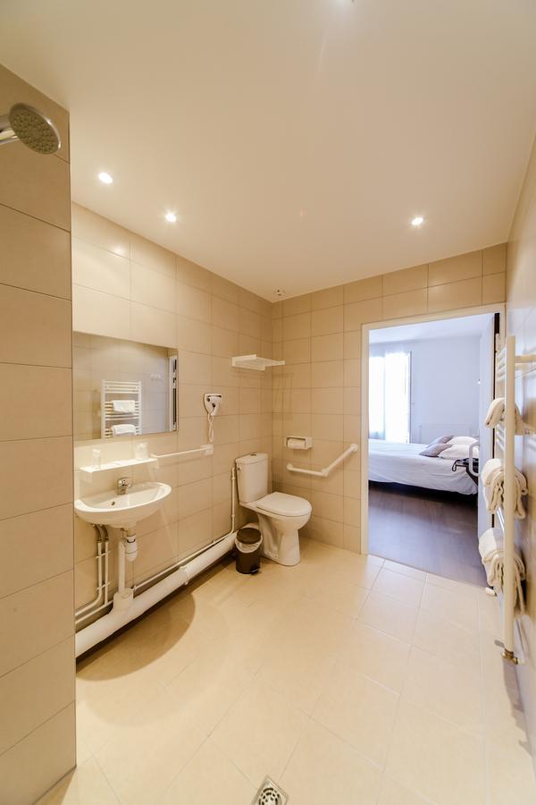 Logis Hotel - Le Petit Bellon Senlis  Bagian luar foto