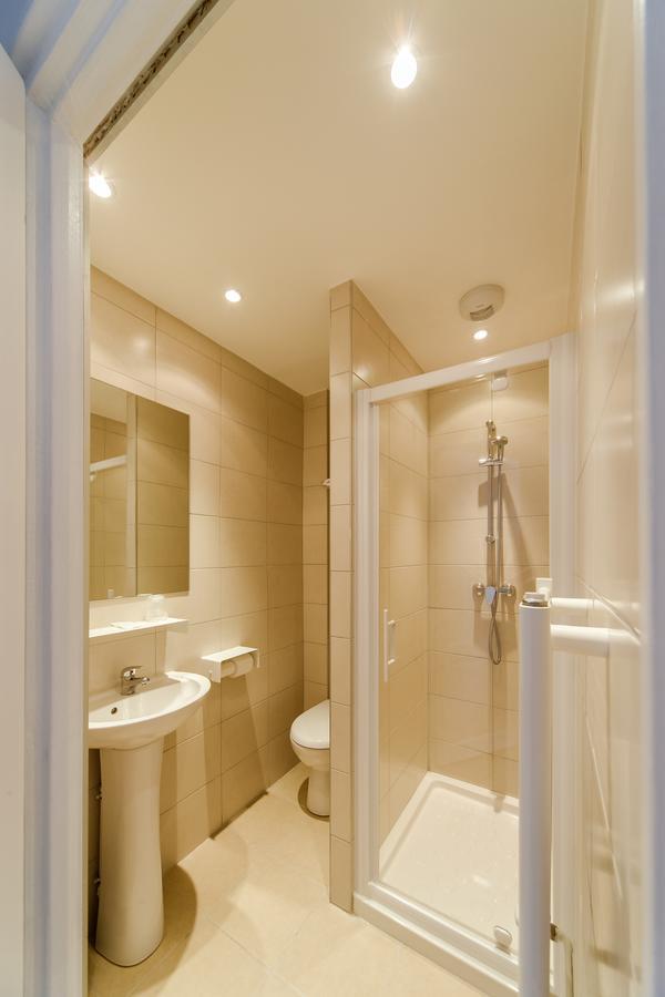 Logis Hotel - Le Petit Bellon Senlis  Bagian luar foto