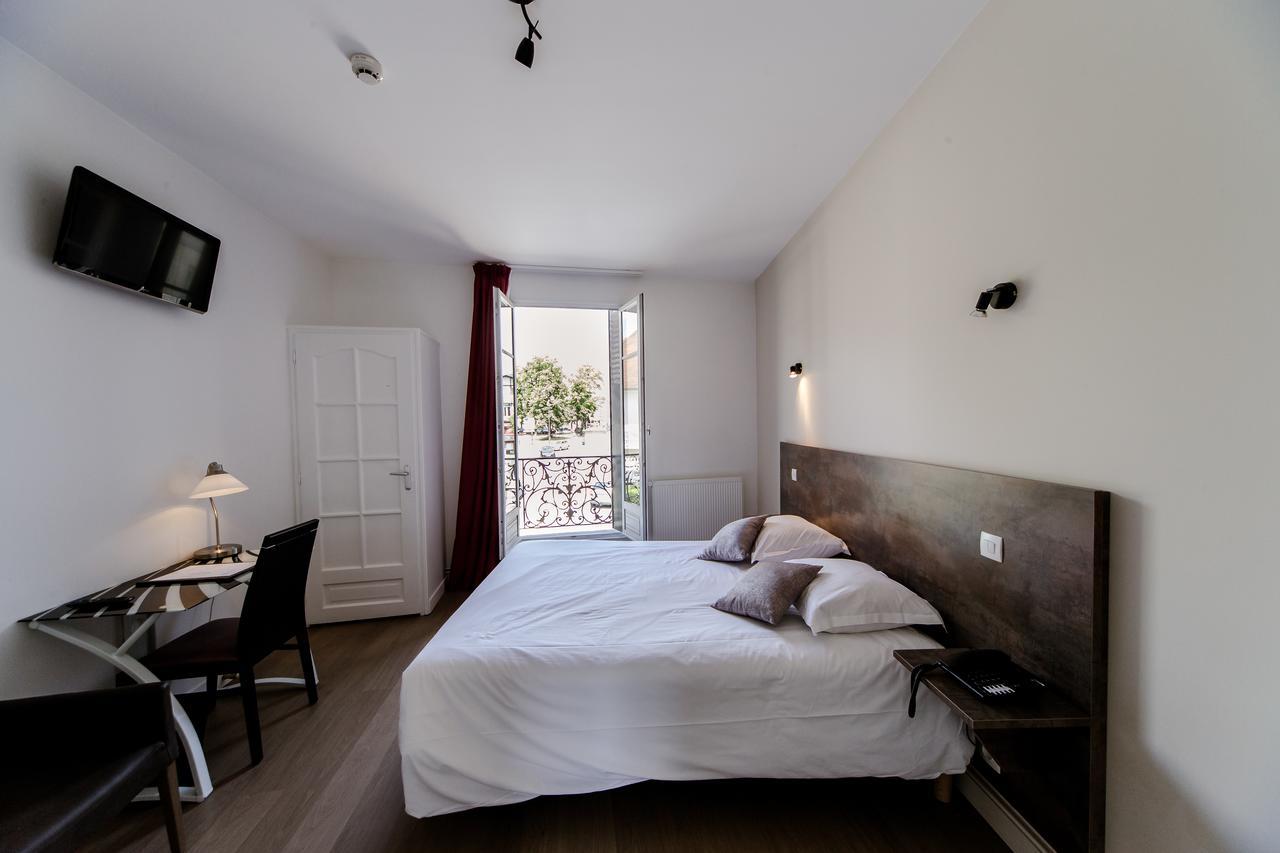 Logis Hotel - Le Petit Bellon Senlis  Bagian luar foto