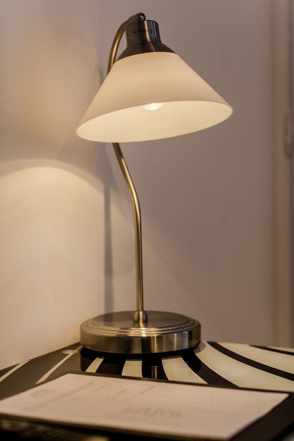 Logis Hotel - Le Petit Bellon Senlis  Bagian luar foto