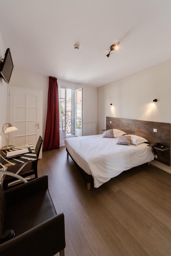 Logis Hotel - Le Petit Bellon Senlis  Bagian luar foto