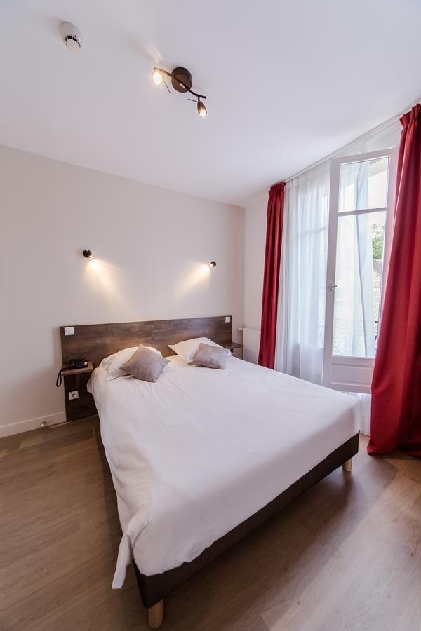 Logis Hotel - Le Petit Bellon Senlis  Bagian luar foto