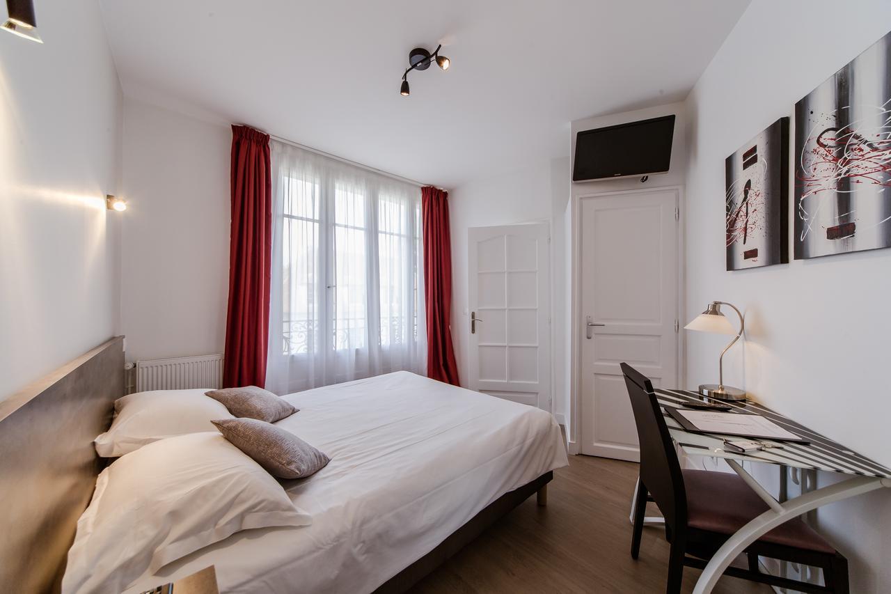 Logis Hotel - Le Petit Bellon Senlis  Bagian luar foto