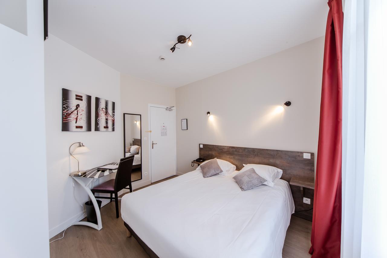 Logis Hotel - Le Petit Bellon Senlis  Bagian luar foto