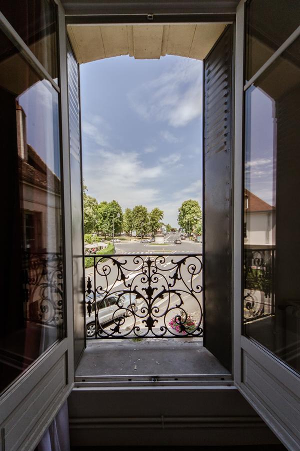 Logis Hotel - Le Petit Bellon Senlis  Bagian luar foto