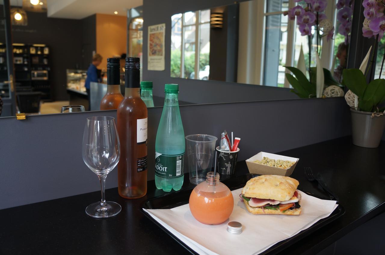 Logis Hotel - Le Petit Bellon Senlis  Bagian luar foto